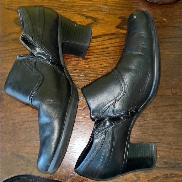 Clarks Black Leather Loafers - Picture 7 of 11